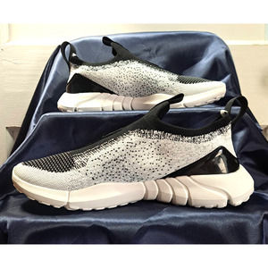 Men's Lightweight Knit Shoes in Bright White and Black Sneakers. Size 8/41 NWOT